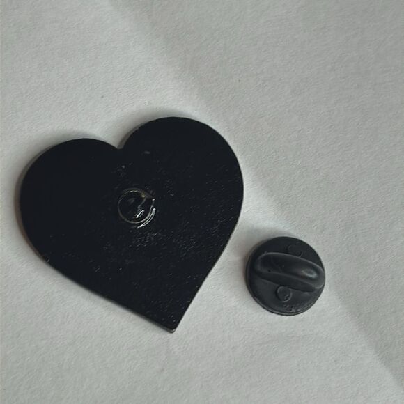 Disney’s The Nightmare Before Christmas Jack Skellington Booty Heart Lapel Pin - Picture 3 of 3